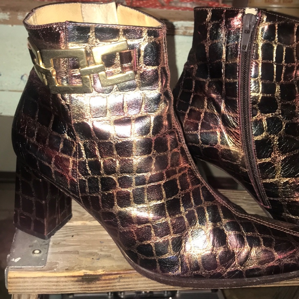 Junebug shell colored faux croc booties 8.5